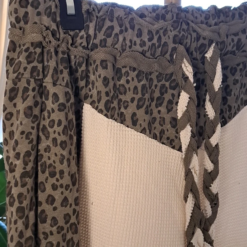 POL Two-Tone Leopard Trim Cream Lounge Pants Wide Leg Inseam 28.5 - Picture 2 of 9